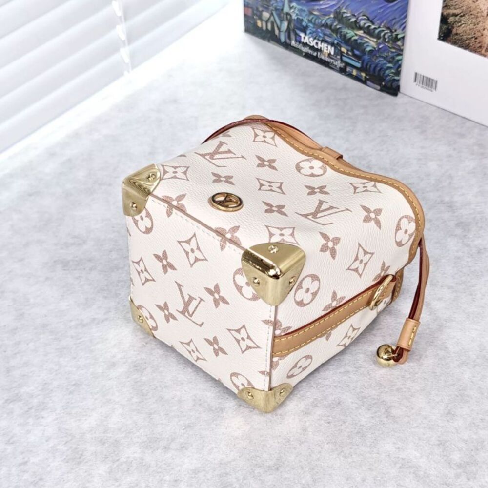 Louis Vuitton Women Pre-Loved Bag Very Good Condition - Picture 6 of 6